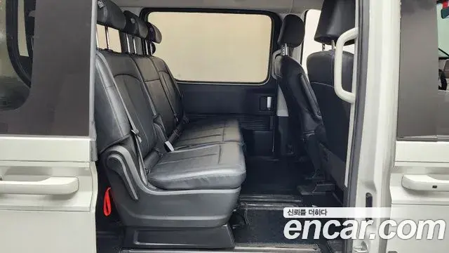 Hyundai Staria 2024 — Фото 11/20