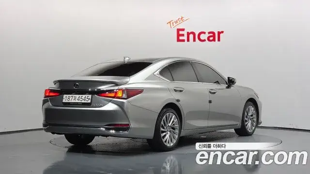 Lexus ES300h 2023 — Şəkil 2/20
