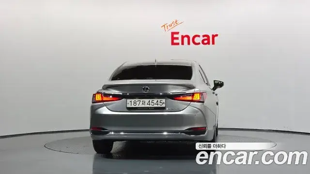 Lexus ES300h 2023 — Şəkil 4/20
