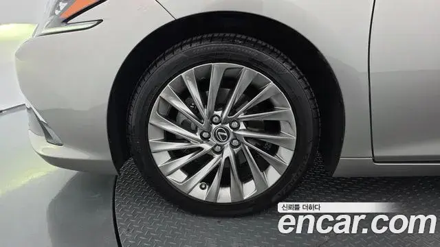 Lexus ES300h 2023 — Şəkil 5/20