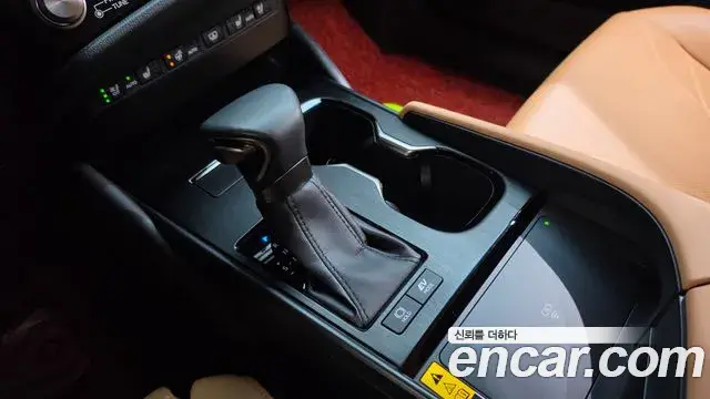 Lexus ES300h 2023 — Şəkil 9/20