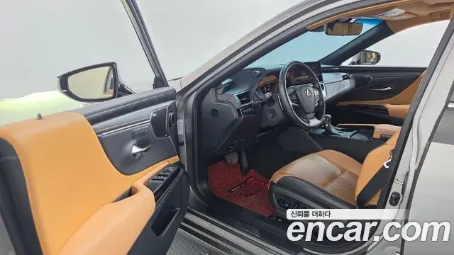 Lexus ES300h 2023 — Şəkil 10/20