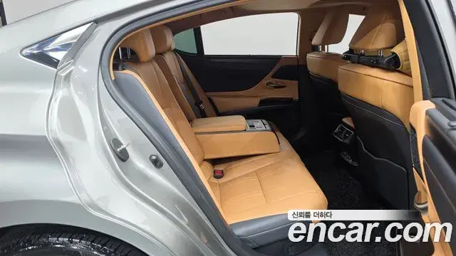 Lexus ES300h 2023 — Şəkil 12/20