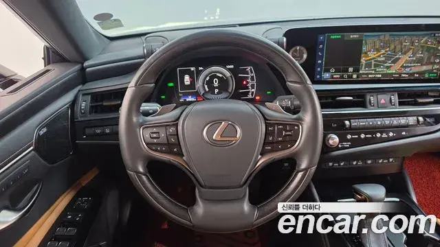 Lexus ES300h 2023 — Şəkil 13/20