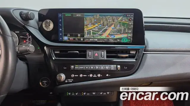 Lexus ES300h 2023 — Şəkil 15/20