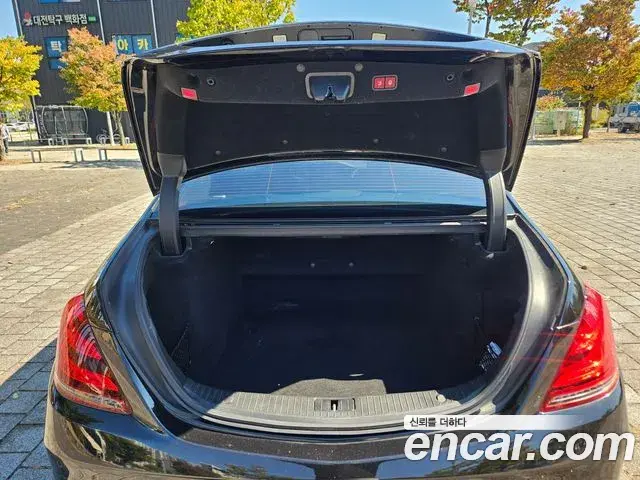 Mercedes-Benz S-Class 2018 — Photo 8/19