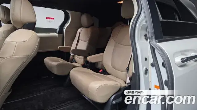 Toyota Sienna 2021 — Şəkil 11/20