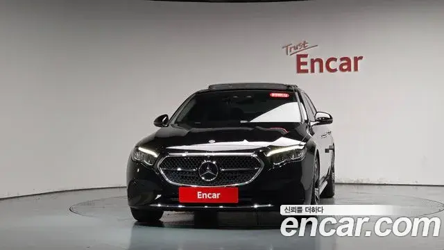 Mercedes-Benz E-Class 2025 — Фото 3/20