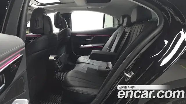 Mercedes-Benz E-Class 2025 — Фото 12/20