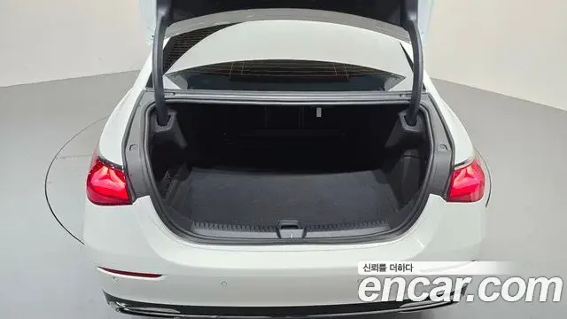 Mercedes-Benz E-Class 2025 — Şəkil 16/20