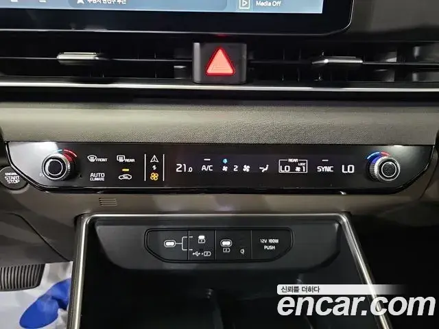 Kia Carnival 2024 — Photo 8/19