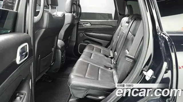 Jeep Grand Cherokee 2019 — Şəkil 12/20