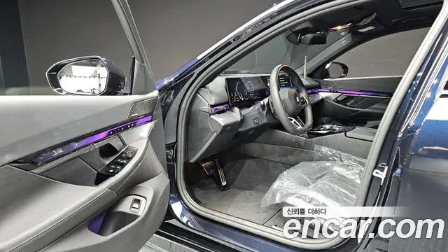 BMW 5 Series 2025 — Photo 10/20