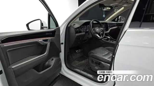 Volkswagen Touareg 2020 — Photo 9/20