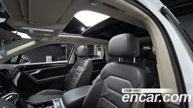 Volkswagen Touareg 2020 — Photo 17/20