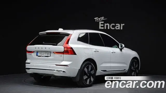 Volvo XC60 2025 — Photo 2/20