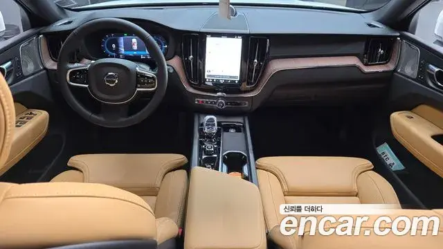 Volvo XC60 2025 — Photo 7/20