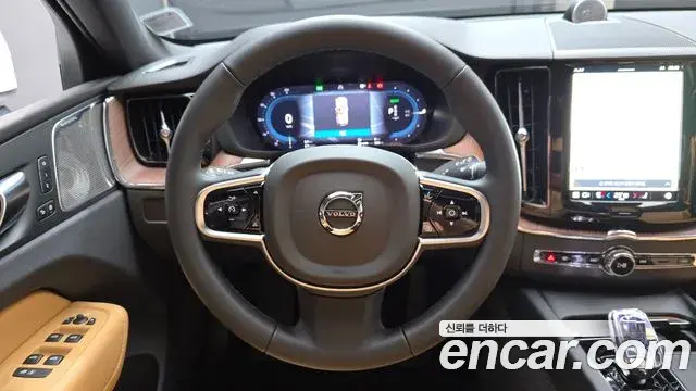 Volvo XC60 2025 — Photo 13/20