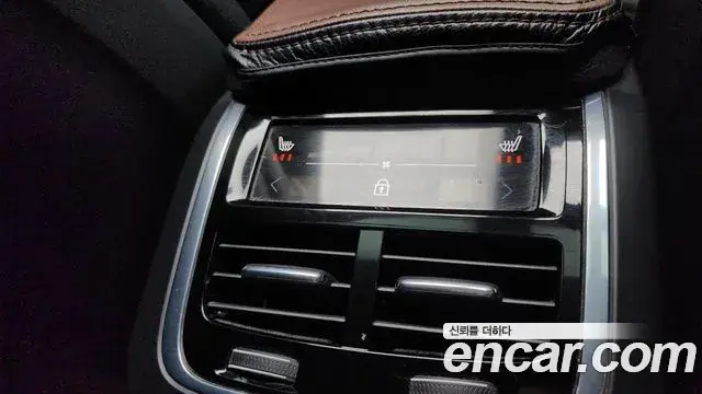 Volvo XC90 2018 — Şəkil 12/20