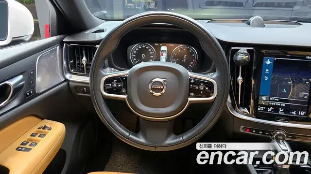 Volvo V60 Cross Country 2020 — Фото 13/20