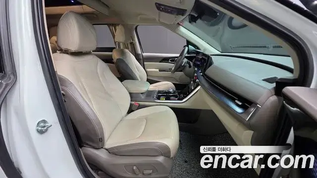 Kia Carnival 2023 — Photo 10/20