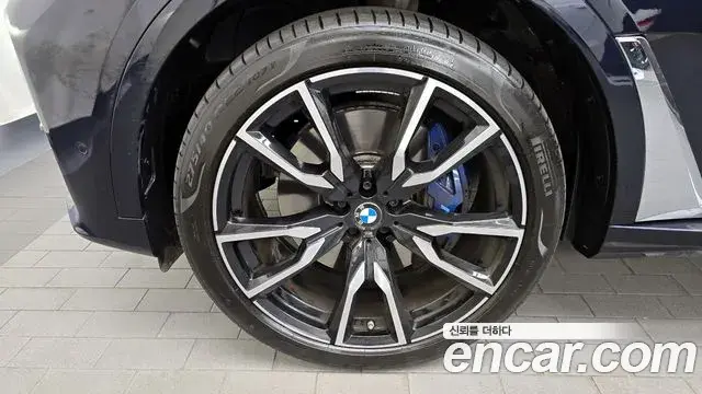 BMW X7 2021 — ფოტო 19/20