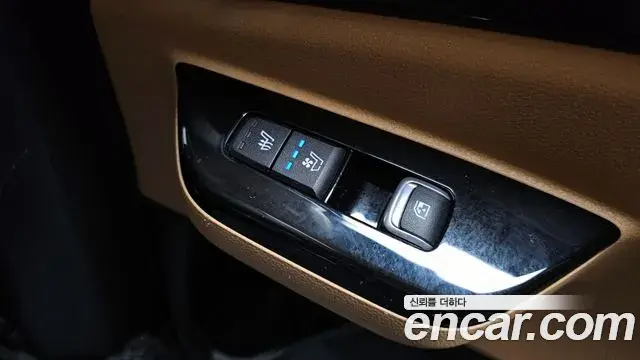 Kia Carnival 2021 — Photo 18/20