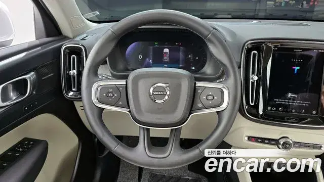 Volvo XC40 2024 — Photo 14/20