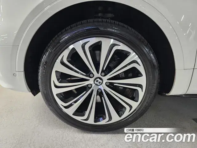 Bentley Bentayga 2021 — Şəkil 6/20