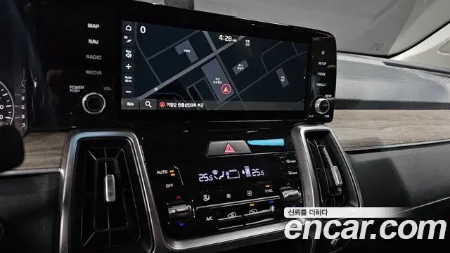 Kia Sorento 2022 — Photo 17/20