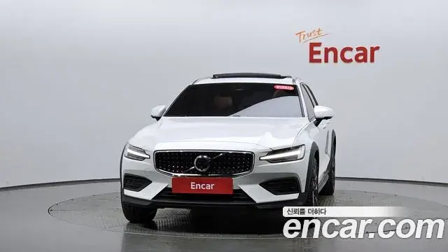 Volvo V60 Cross Country 2023 — Фото 3/20