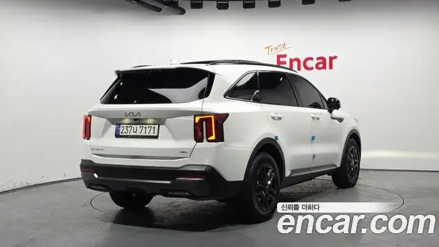 Kia Sorento 2023 — Photo 2/20