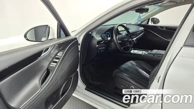 Genesis Electrified G80 2022 — Photo 10/20