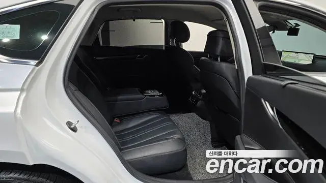 Genesis Electrified G80 2022 — Photo 12/20
