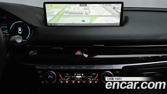 Genesis Electrified G80 2022 — Photo 14/20