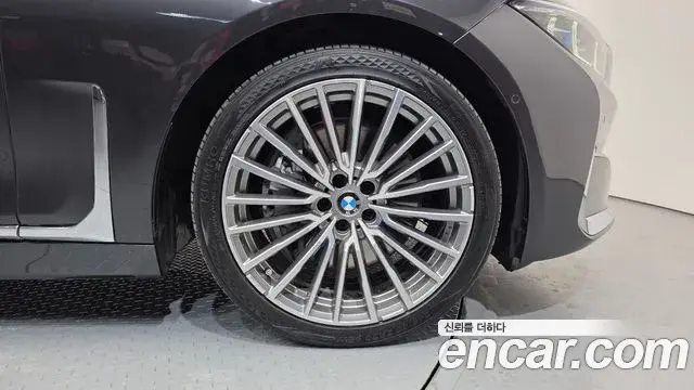 BMW 7 Series 2021 — ფოტო 5/20