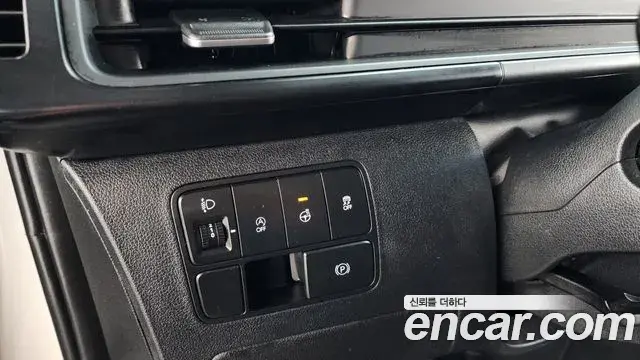 Hyundai Staria 2022 — Photo 18/20