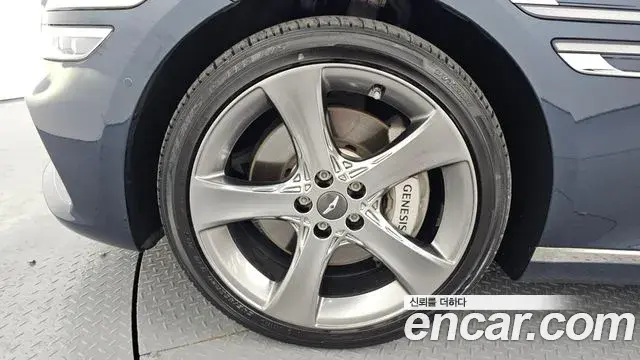 Genesis Electrified G80 2022 — Photo 5/20