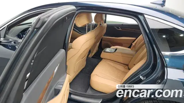 Genesis Electrified G80 2022 — Photo 13/20