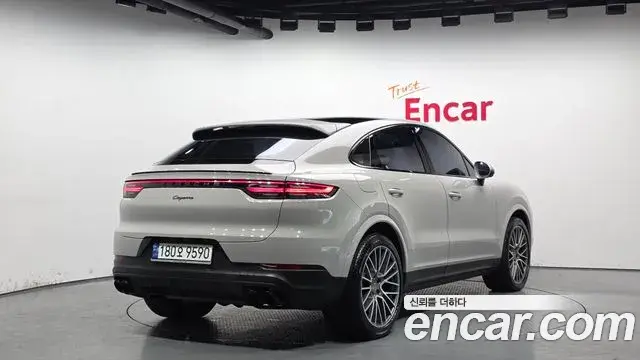 Porsche Cayenne 2022 — Photo 2/20