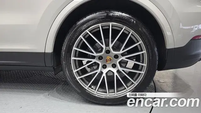 Porsche Cayenne 2022 — Photo 5/20
