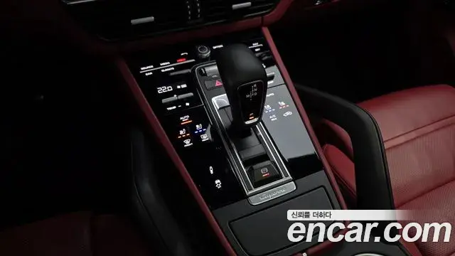 Porsche Cayenne 2022 — Photo 9/20
