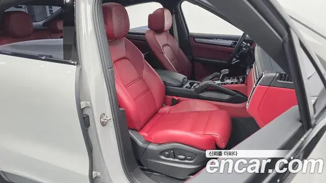 Porsche Cayenne 2022 — Photo 10/20