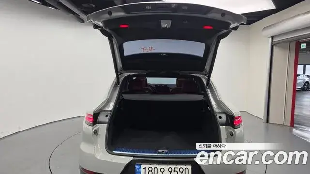 Porsche Cayenne 2022 — Photo 20/20