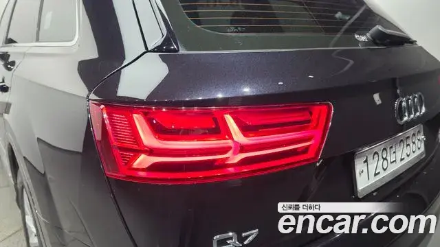 Audi Q7 2019 — ფოტო 23/30