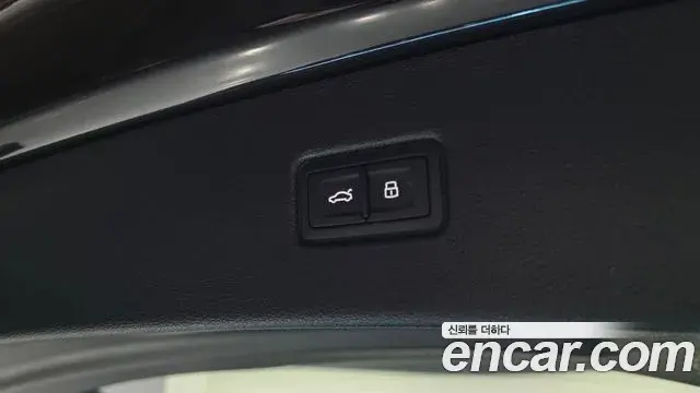 Audi Q7 2019 — ფოტო 29/30