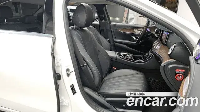 Mercedes-Benz E-Class 2020 — Фото 12/20