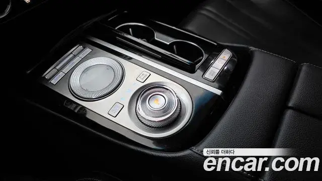 Genesis Electrified G80 2022 — Photo 9/20
