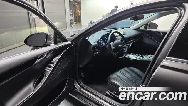 Genesis Electrified G80 2022 — Photo 10/20