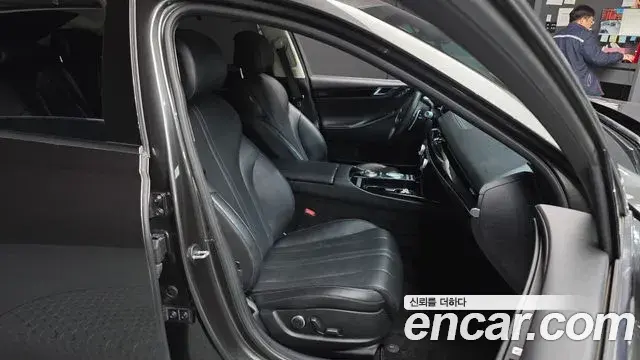 Genesis Electrified G80 2022 — Photo 12/20